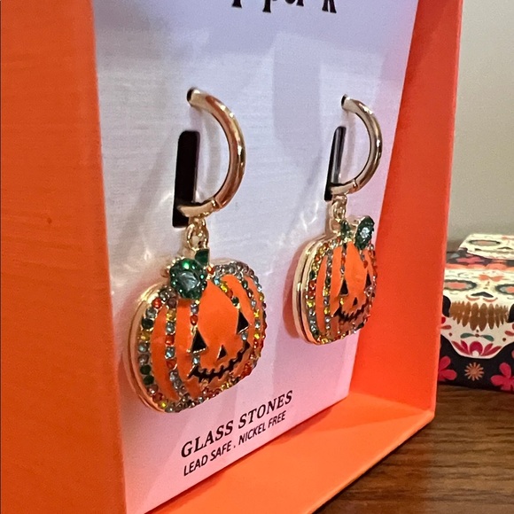 Piper K | Festive Pumpkin Earrings 🎃 - Picture 4 of 9